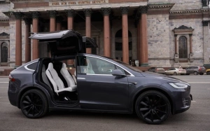 Tesla Model X 90D