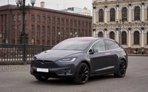 Tesla Model X 90D